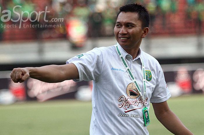 Presiden Persebaya, Azrul Ananda usai laga timnya di penyisihan grup Piala Presiden di Gelora Bung T