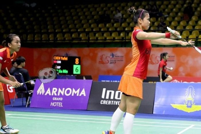 Pasangan ganda putri Indonesia, Rosyita Eka Putri Sari/Greysia Polii, mengembalikan kok pada babak kedua Thailand Masters yang berlangsung di Nimibutr Stadium, Kamis (9/2/2017).