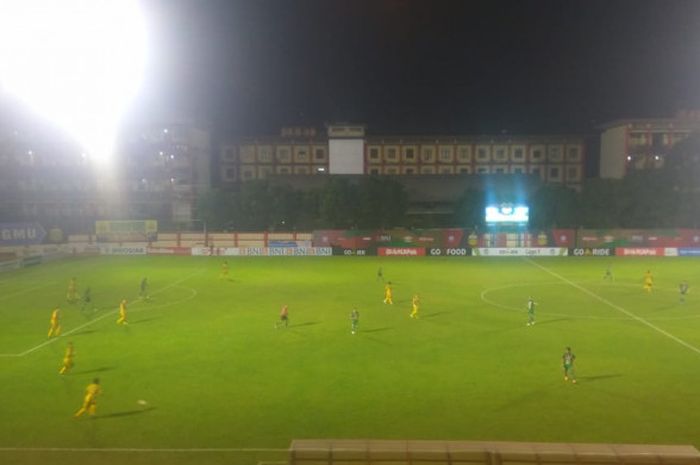 Suasana pertandingan Bhayangkara FC Vs PSMS Medan di Stadion PTIK, Jakarta, Jumat (3/8/2018).