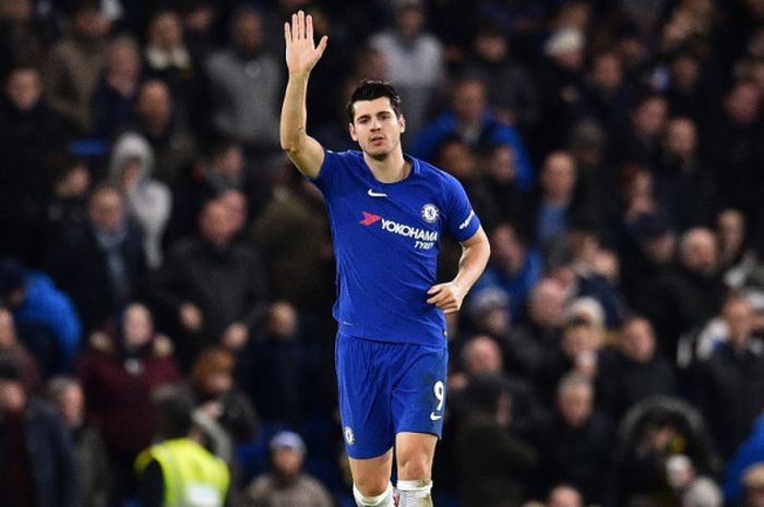   Striker Chelsea, Alvaro Morata, merayakan gol yang dia cetak ke gawang Brighton & Hove Albion dalam laga Liga Inggris di Stadion Stamford Bridge, London, pada 26 Desember 2017.  