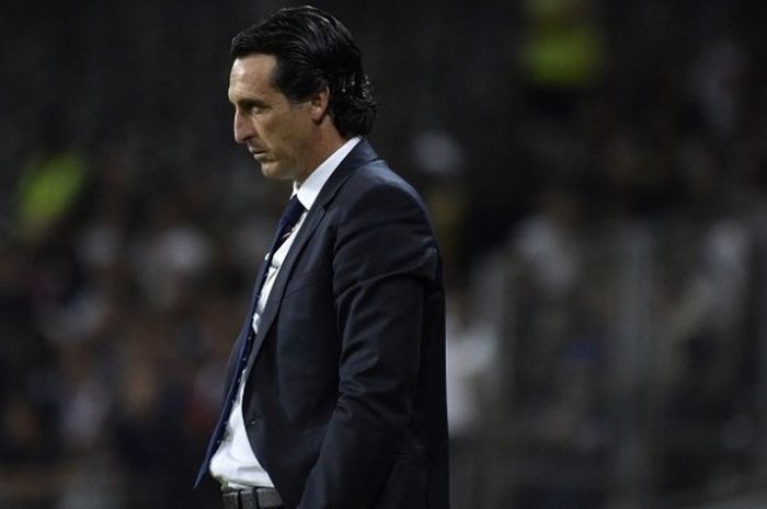  Ekspresi pelatih PSG, Unai Emery, saat laga Ligue 1 kontra Toulouse di Stadion Municipal, pada Jumat (23/9/2016) waktu setempat. 