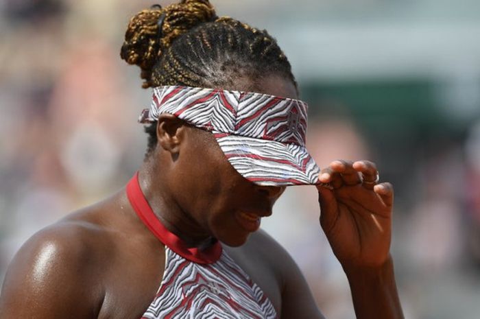 Petenis Amerika Serikat, Venus Williams, tersingkir pada babak pertama Roland Garros 2018 setelah dikalahkan Wang Qiang (China) pada pertandingan yang digelar di Stade Roland Garros, Prancis, Minggu (27/5/2018).