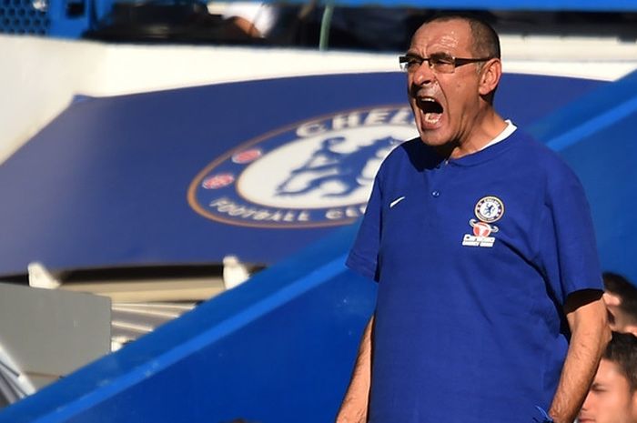 Ekspresi pelatih Chelsea, Maurizio Sarri, dalam laga Liga Inggris melawan Manchester United di Stadi