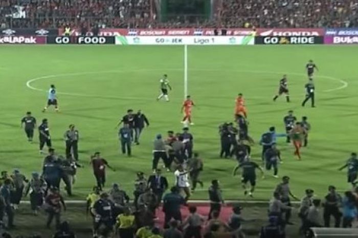 Kericuhan seusai laga PSM Makassar versus Borneo FC
