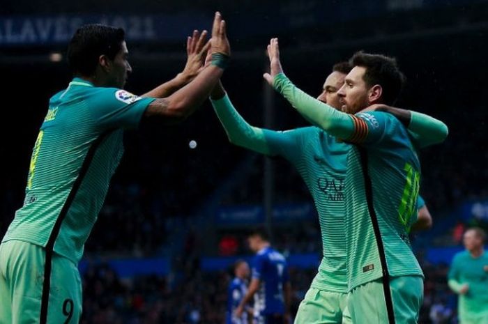 Selebrasi Trio MSN saat mencetak gol dalam pertandingan lanjutan La Liga antara Deportivo Alaves kontra FC Barcelona di Estadio d Mendizorroza, 11 Februari 2017. 