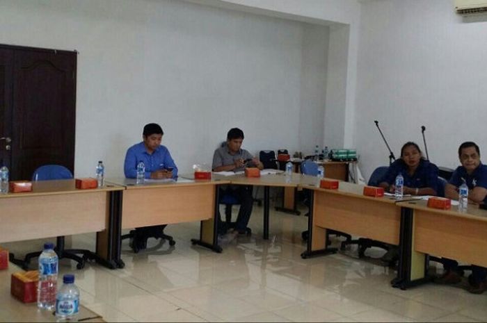 Perwakilan tim bola voli yang akan mengikuti Proliga 2018 sedang melakukan rapat dengan PP PBVSI di Pancoran, Jakarta, Rabu (8/11/2017).