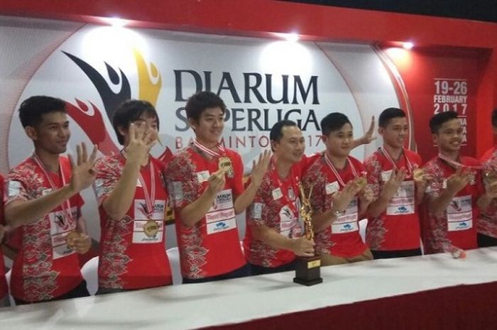 Para pemain dan manajer Musica Champions berfoto pada sesi konferensi pers sesuai menjuarai Djarum Superliga 2017, di DBL Arena, Surabaya, Minggu (26/2/2017)