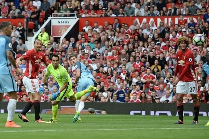 Laga Manchester United melawan Manchester City pada lanjutan Premier League di Stadion Old Trafford, Sabtu (10/9/2016).