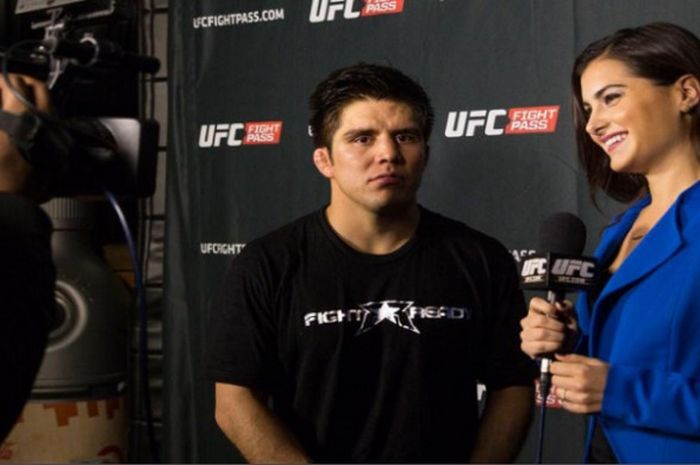 Henry Cejudo (tengah) Ancam Akan Rebut Rangking Pound-for-pound dari Khabib dan Jones