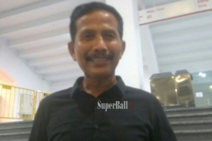 Pelatih PSMS Medan, Djadjang Nurdjaman saat ditemui BolaSport.com sesuai laga Persija Jakarta melawan Bali United, di Stadion Utama Gelora Bung Karno, Jakarta, Sabtu (17/2/2018).