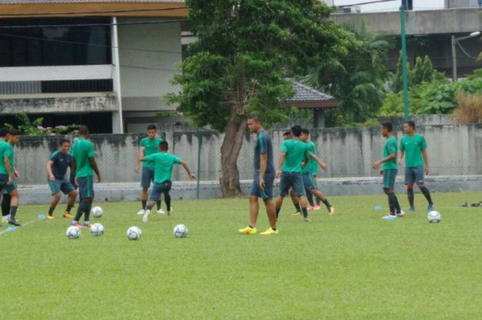 Suasana terbaru Timnas Indonesia U-22 usai menahan imbang Timnas Vietnam di Lapangan Kelab Aman, Lorong Damai, Kuala Lumpur, Rabu (23/8/2017).