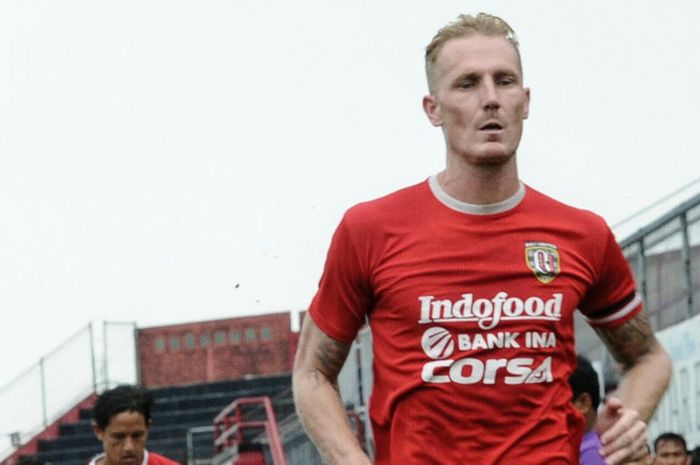  Nick Van der Velden saat latihan bersama Bali United di Stadion Kapten I Wayan Dipta, Gianyar, Sabtu (6/1/2108) 