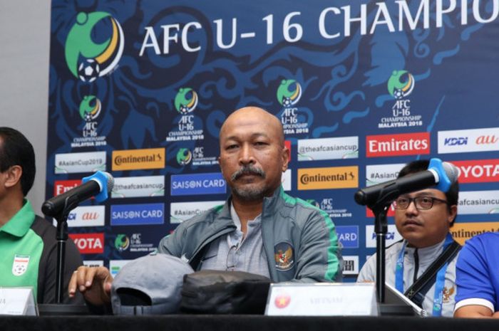Pelatih timnas U-16 Indonesia, Fakhri Husaini dalam jumpa pers di Kuala Lumpur, Malaysia, Kamis (20/9/2018).