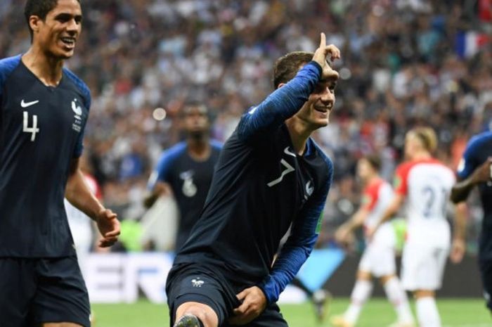 Antoine Griezmann merayakan golnya untuk Prancis ke gawang Kroasia dalam laga final Piala Dunia 2018 di Stadion Luzhniki, Moskow, 15 Juli 2018.