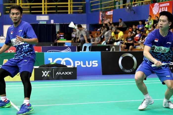 Pasangan ganda putra Indonesia, Mohammad Ahsan/Kevin Sanjaya Sukamuljo pada partai kedua melawan India pada Kejuaraan Beregu Asia 2018 di Stadium Sultan Abdul Halim, Kamis (8/2/2018).