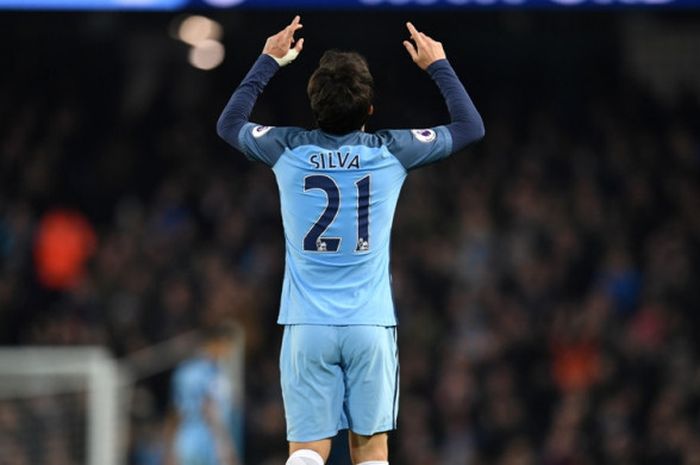 David Silva melakukan selebrasi setelah mencetak gol ke gawang Watford dalam laga lanjutan Liga Inggris di Etihad Stadium pada Desember 2016. 