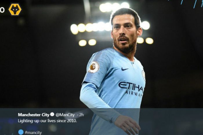 Gelandang Manchester City, David Silva, dalam partai melawan Wolverhampton Wanderers di Etihad Stadi