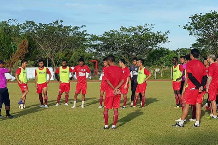  Skuat Sriwijaya FC berlatih di lapangan atletik JSC, Kamis (21/6/2018). 
