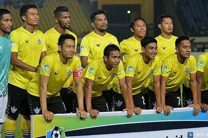 Skuat Persegres Gresik United sebelum bertanding melawan Persib Bandung, Minggu (20/8/2017).