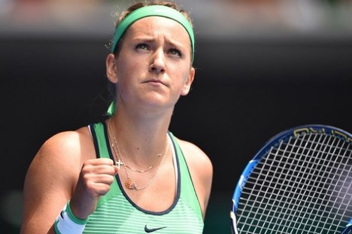   Petenis Belarusia, Victoria Azarenka, mengepalkan tangan setelah memastikan kemenangan atas Danka Kovinic (Montenegro) di babak kedua Australia Terbuka di Margaret Court Arena, Melbourne Park, Kamis (21/1/2016).