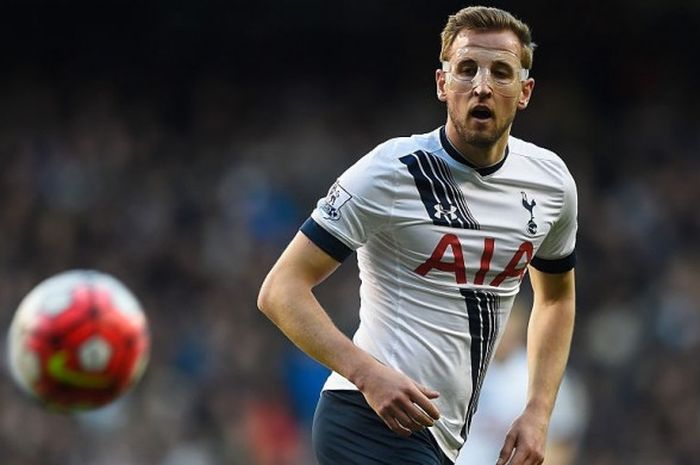 Aksi striker Tottenham Hotspur, Harry Kane, dalam pertandingan lanjutan Premier League 2015-2016 menghadapi Bournemouth di White Hart Lane, London, Inggris, pada Minggu (20/3/2016).