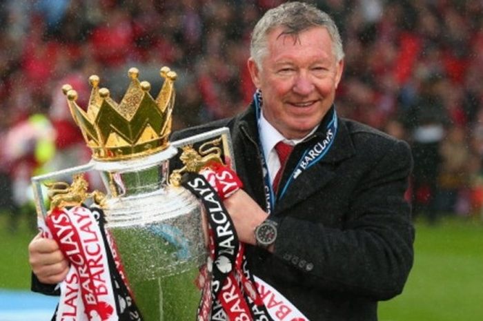 Sir Alex Ferguson, ketika menjadi manajer Manchester United. Dia merayakan juara Premier League saat Man United menjamu Swansea City di Old Trafford, Manchester, Inggris, 12 Mei 2013.