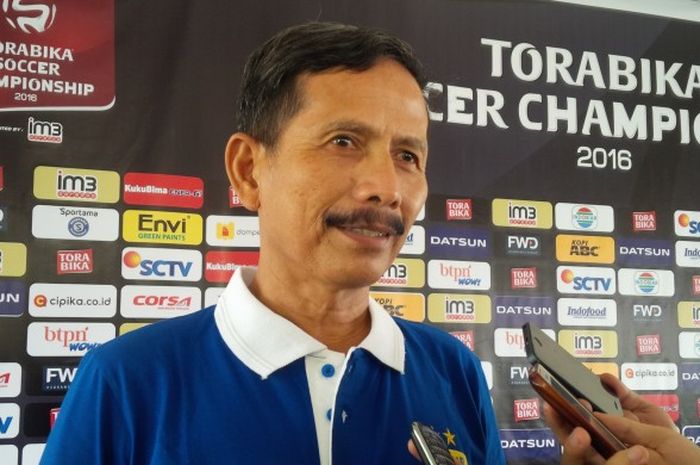 Pelatih Djadjang usai memberikan keterangan dalam jumpa pers pra-laga Persib kontra PSM Makassar di Graha Persib, Kota Bandung, Jumat (1/7/2016) siang. 