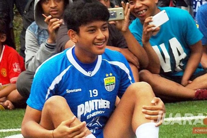 Gelandang muda Persib, Achmad Subagja Basith dalam sesi latihan timnya jelang Liga 1 musim 2017.