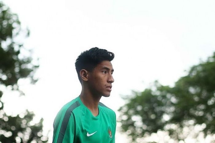 Gelandang Arema FC, Hanif Abdulrauf Sjahbandi, dalam sesi latihan timnas U-22 Indonesia di lapangan Sekolah Pelita Harapan, Karawaci, Tangerang, Rabu (22/2/2017) sore. 