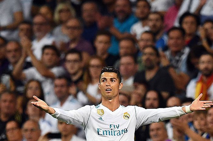 Reaksi penyerang Real Madrid, Cristiano Ronaldo,  saat tampil melawan Espanyol dalam laga lanjutan Liga Spanyol 2017-2018 di Stadion Santiago Bernabeu, Madrid, pada 1 Oktober 2017.