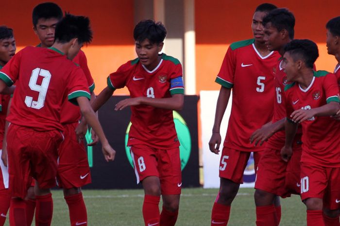 Timnas Indonesia U-16 sukses menang telak dengan skor 4-0 atas Filipina dalam laga ujicoba di Stadion Maguwoharjo, Sleman, Minggu (21/5) sore. Keempat gol Timnas U-16 dicetak oleh Rendy Juliansyah, Brilyan Negieta (2 gol), dan Hamsah Lestaluhu. 