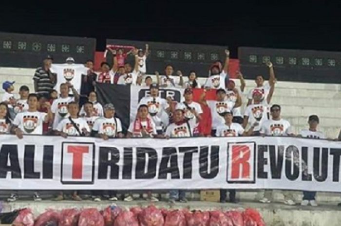 Bali Tridatu Revolution membantu korban gempa di Lombok .