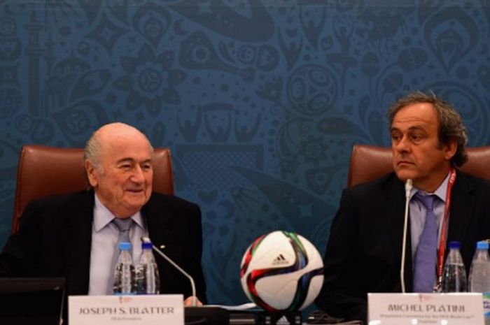Sepp Blatter dan Michel Platini dalam sebuah acara di Rusia, 25 Juli 2015