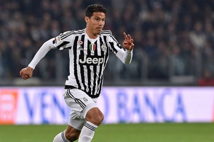 Gelandang Juventus, Hernanes, belum mampu memberikan performa terbaik dalam peran trequartista bagi Juventus.
