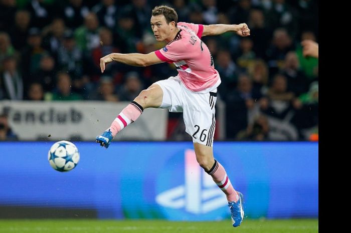 Stephan Lichtsteiner, mencetak satu gol vs Gladabch (3/11/15).