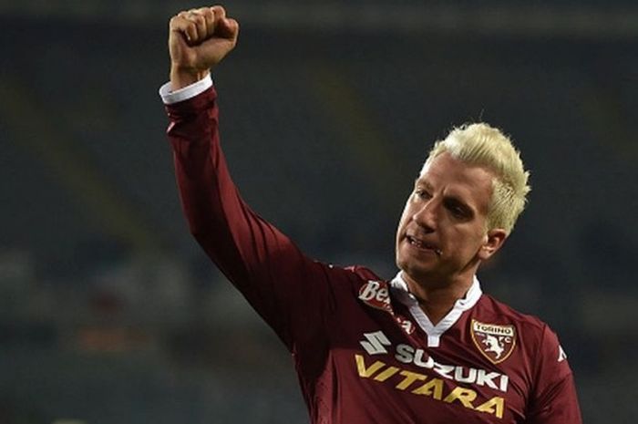 Penyerang Torino, Maxi Lopez, merayakan gol yang ia cetak ke gawang Cesena dalam pertandingan TIM Cup di stadion Olimpico, Turin, Italia, 1 Desember 2015.