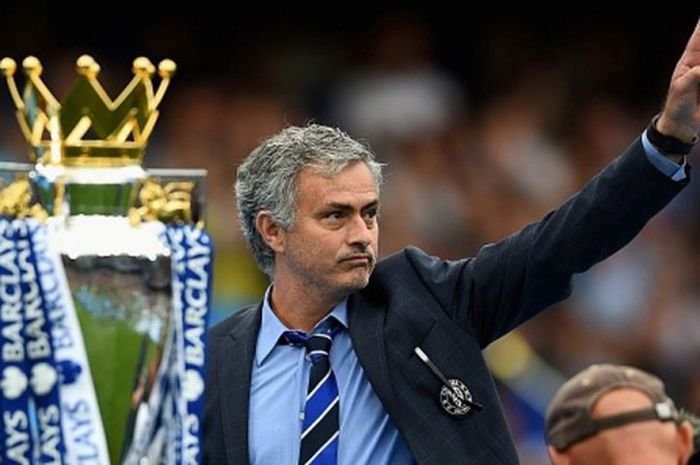 Jose Mourinho, saat masih melatih Chelsea. Dia merayakan gelar juara Premier League seusai pertandingan kontra Sunderland di Stadion Stamford Bridge, London, Inggris, 24 Mei 2015.