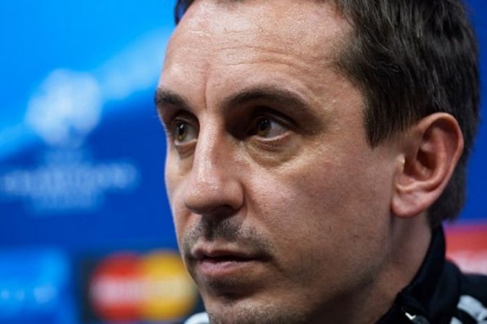 Gary Neville saat menjalankan tugas sebagai asisten pelatih Inggris