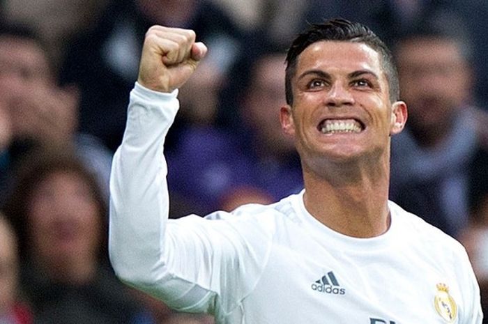 Cristiano Ronaldo, terus digoda untuk meninggalkan Real Madrid.