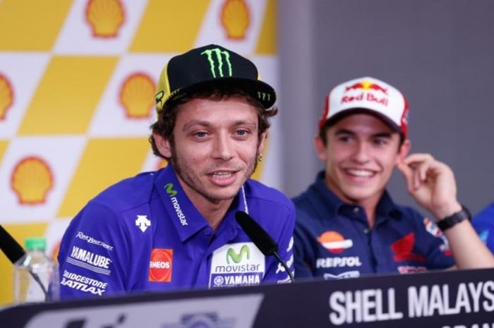 Valentino Rossi pada konferensi pers jelang GP Malaysia (25/10/2015) menuduh Marc Marquez membantu J