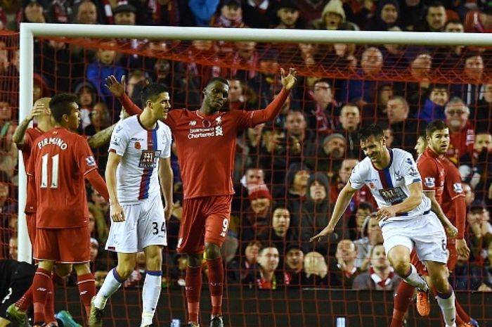 Scott Dann tentukan kemenangan Crystal Palace di markas Liverpool, Minggu (8/11/2015).