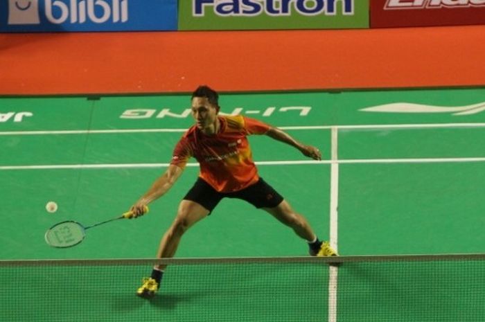 Pemain tunggal putra, Sony Dwi Kuncoro saat tampil di Kejuaraan Nasional (Kejurnas) 2015 di Tennis Indoor, Senayan,  Jakarta, Rabu (9/12/2015) 