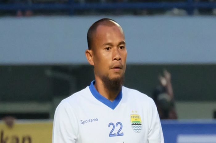 Kapten Persib Bandung, Supardi Nasir saat melakukan pemanasan jelang laga melawan Mitra Kukar (8/4/2018)