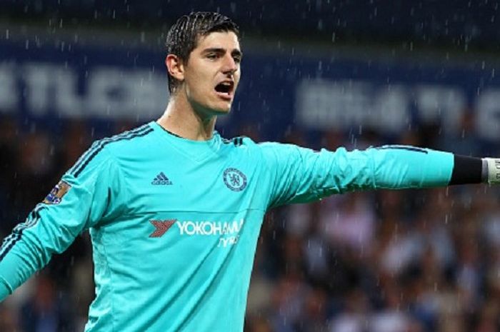 Penjaga gawang Chelsea, Thibaut Courtois, tampil pada laga Premier League kontra West Bromwich Albion,  23 Agustus 2015.