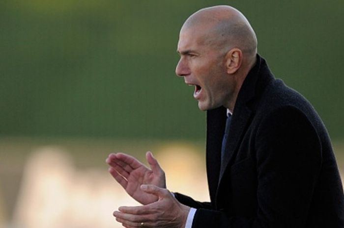 Pelatih Real Madrid Castilla, Zinedine Zidane.