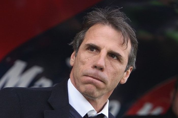 Legenda Chelsea asal Italia, Gianfranco Zola, menyatakan dukungannya terhadap Jose Mourinho.