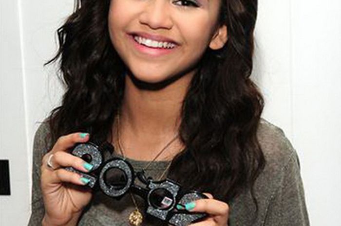 Zendaya Coleman: Bikin Rocky Jadi Vegetarian - CewekBanget