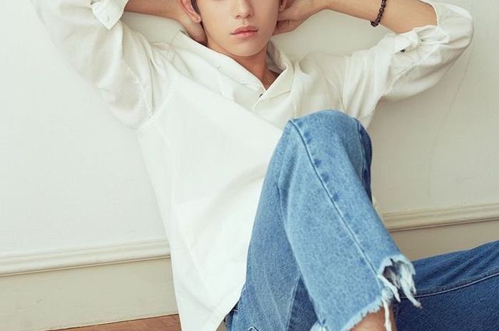 Lucas NCT С синими волосами