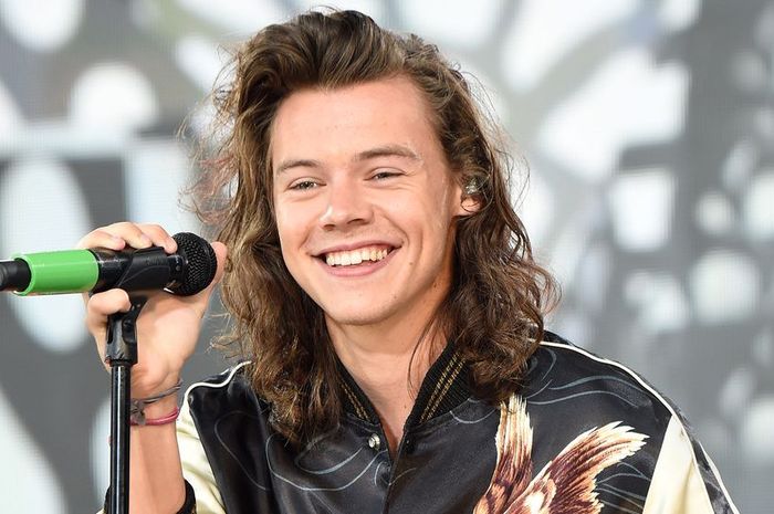 7 Penyanyi Hollywood Yang Pernah Menulis Lagu Yang Jadi Hits Untuk Penyanyi Lainnya Keren Semua Halaman Cewekbanget