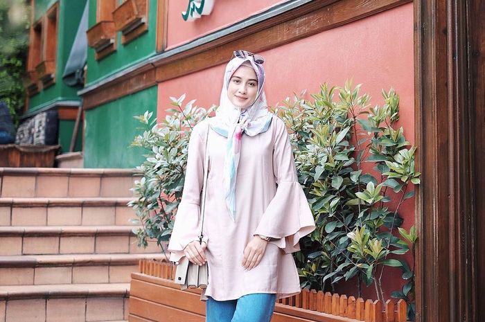 8 Inspirasi Hijab Dengan Scarf Ala Selebgram Hijab Indonesia Yang